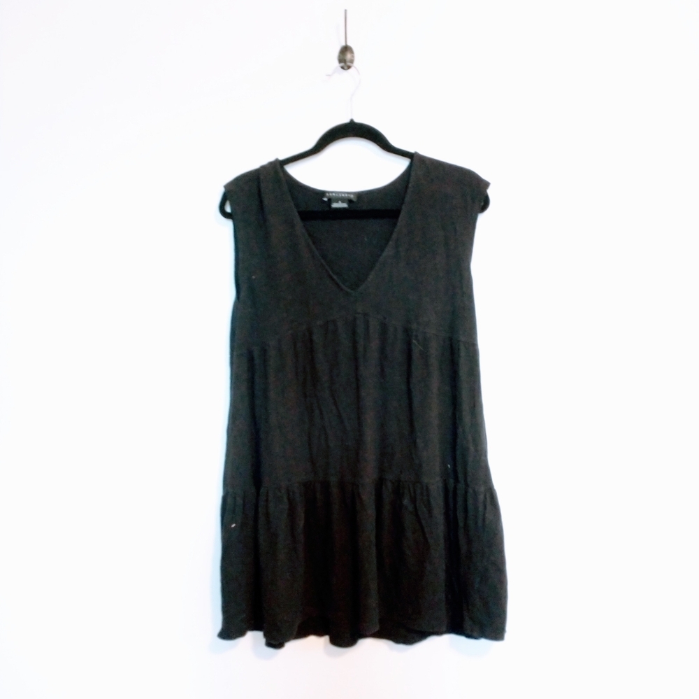 Sanctuary black babydoll tank top with vneck size small, has a small hole shown